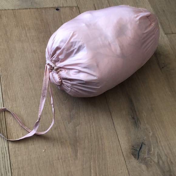 Light weight and packable down filled jacket - Picture 9 of 12